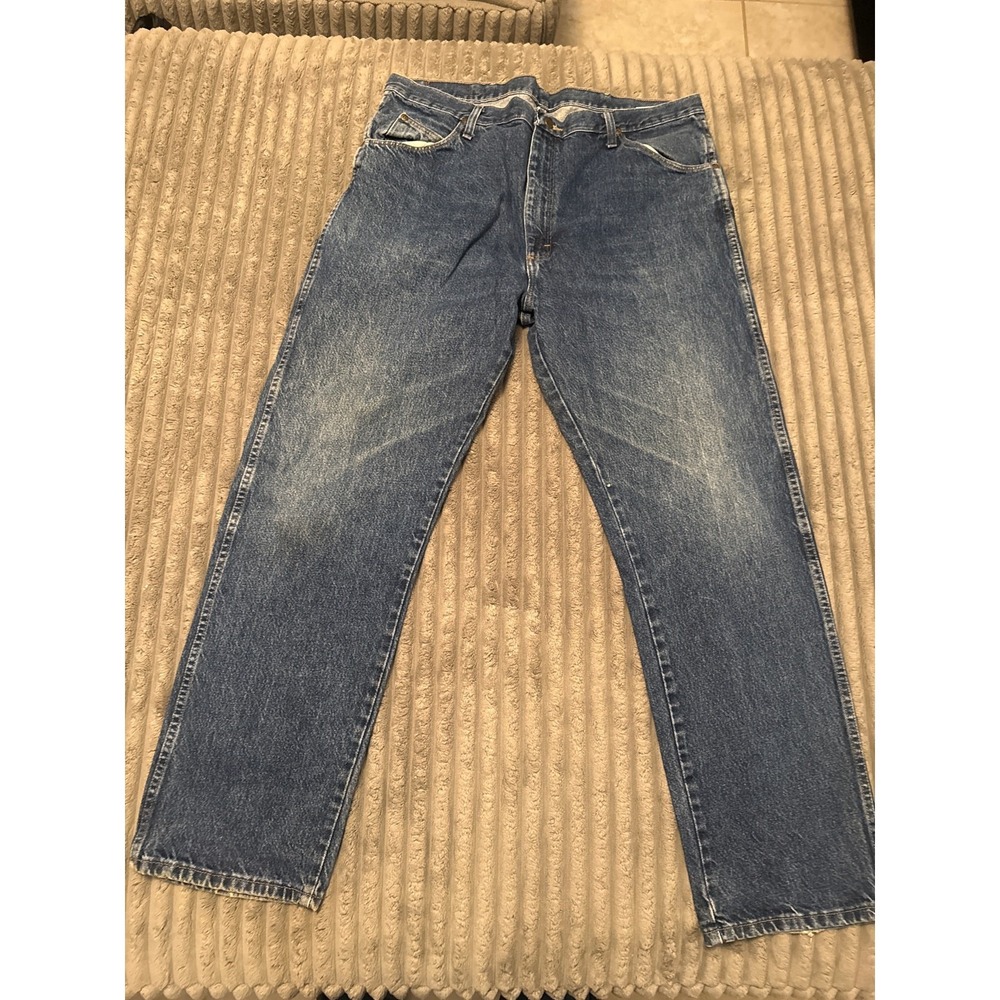 Wrangler Authentic Jeans Mens 40x32 Medium Wash Straight Leg Denim 96501MR